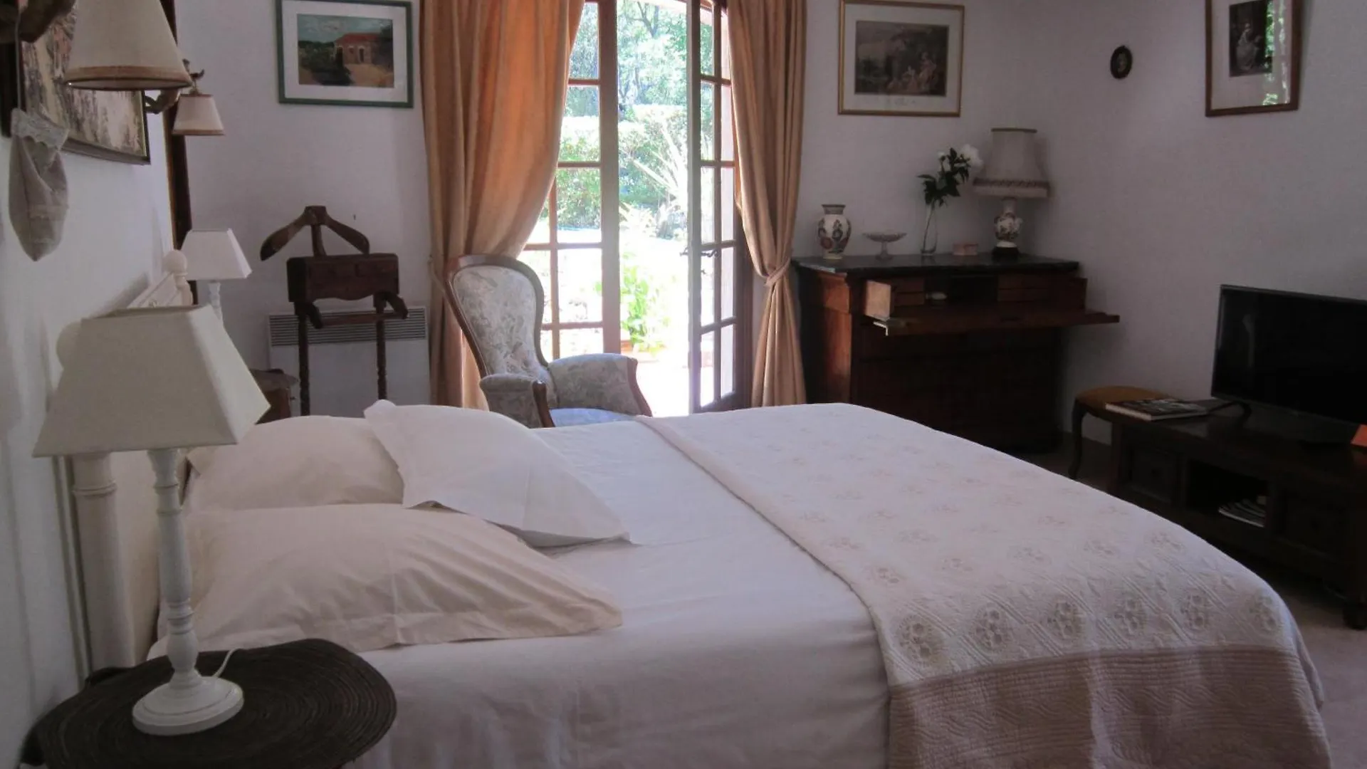 Le Bois Des Combes La Bignone Bed and Breakfast Lorgues